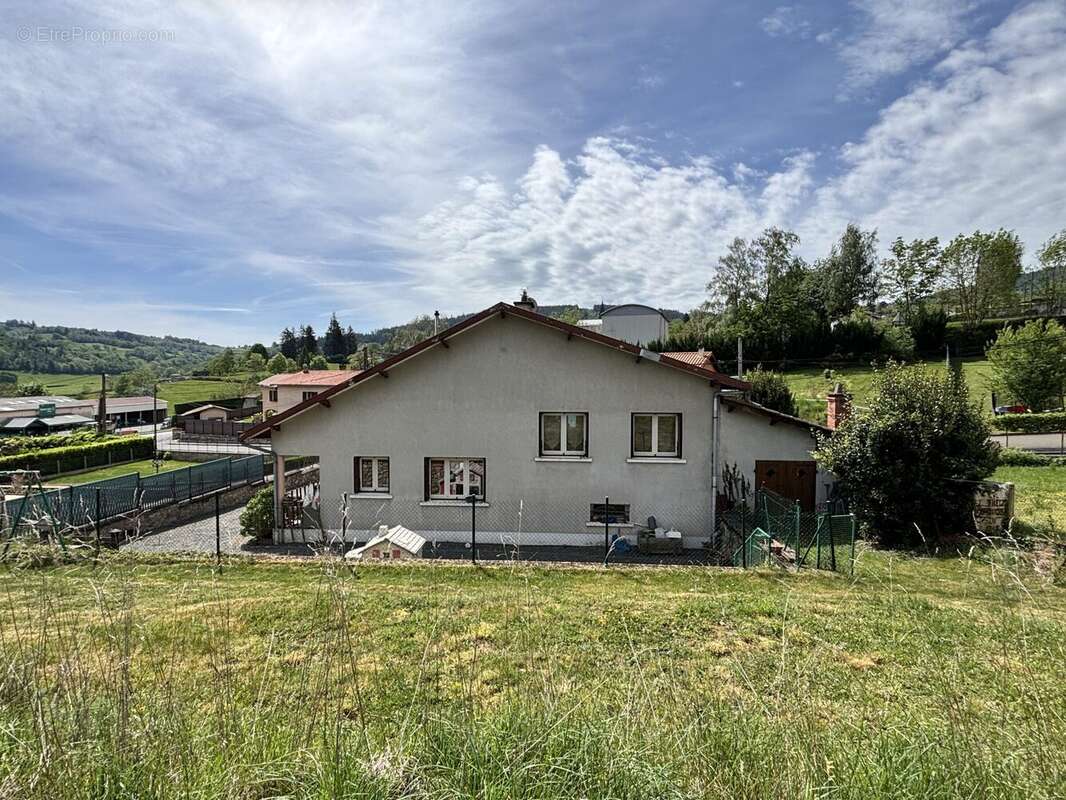 Maison à OUROUX