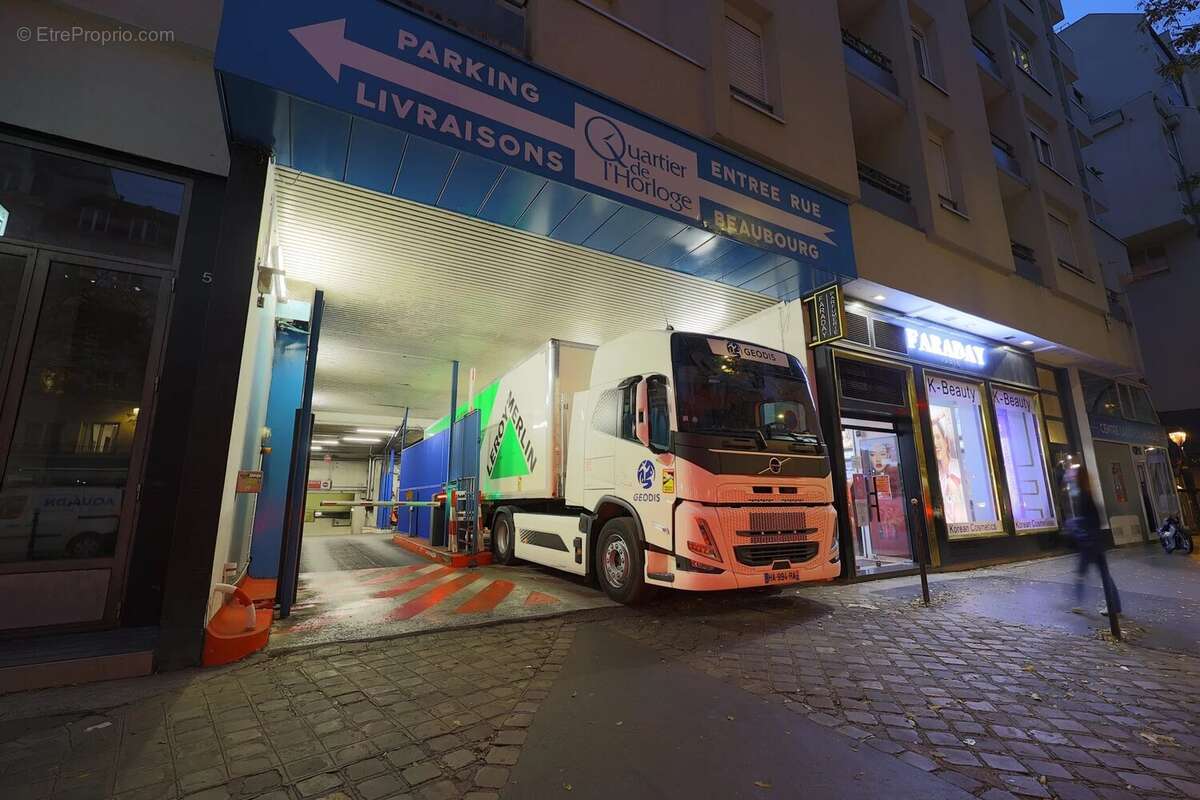Parking à PARIS-3E