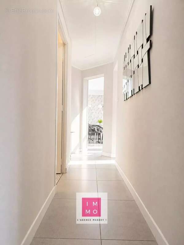 T3 lumineux de 56 m² – Balcon, grand garage, cave et parking – Secteur Jardin Massey - photo 20