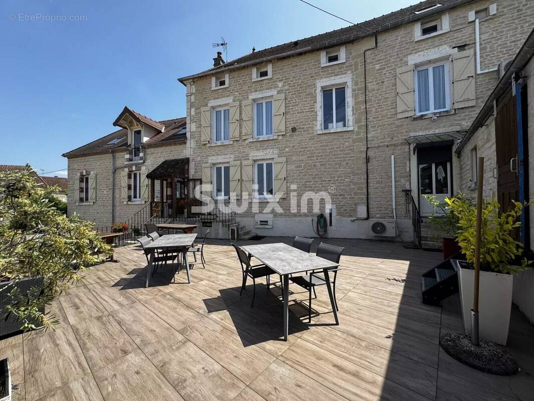 Maison à NOYERS
