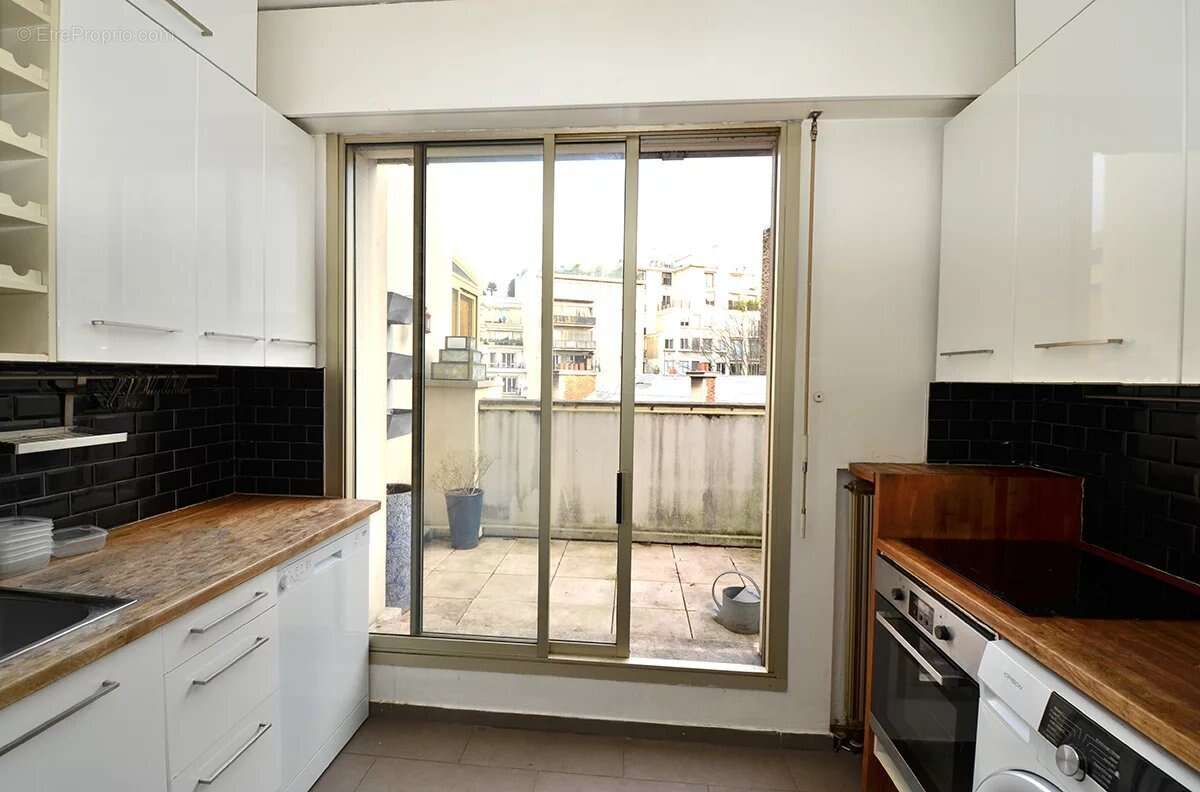 Appartement à PARIS-16E