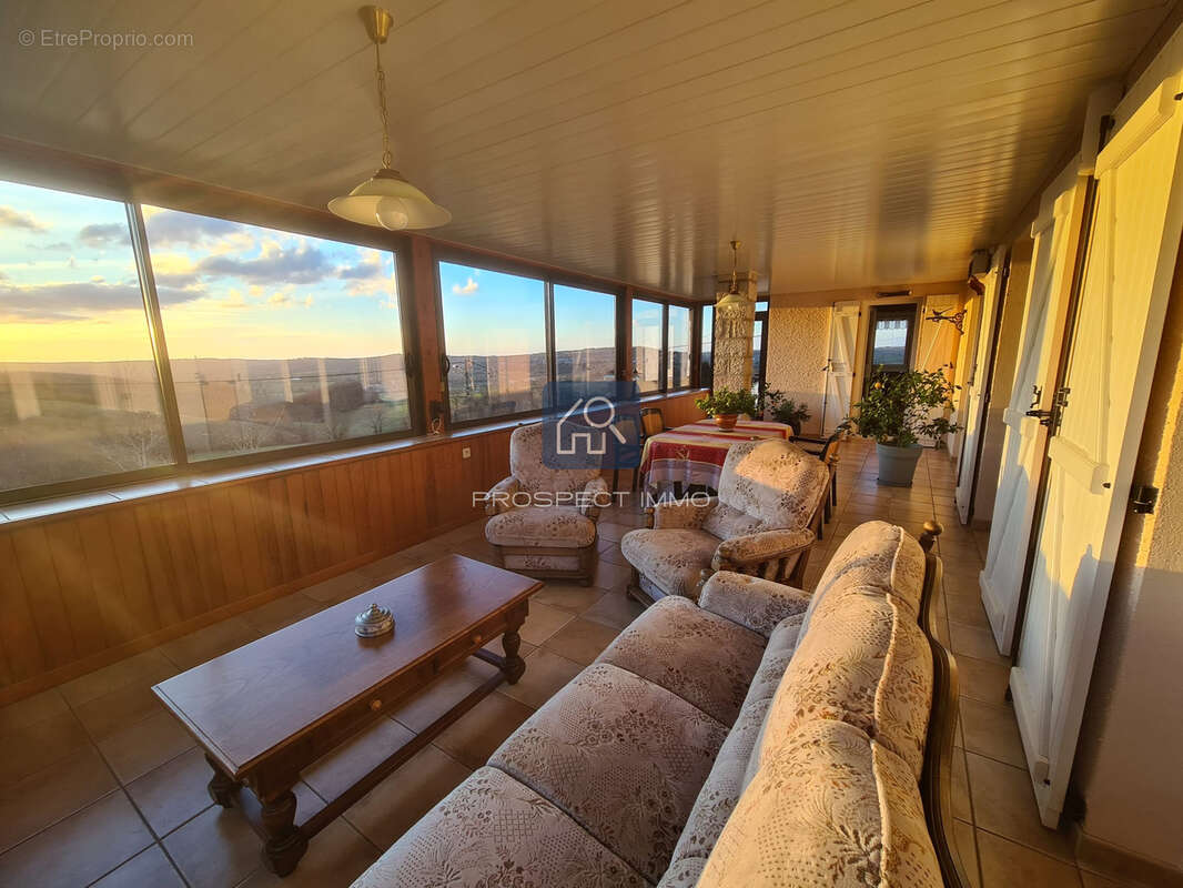 Grande maison familiale avec vue imprenable à Gages - photo 8