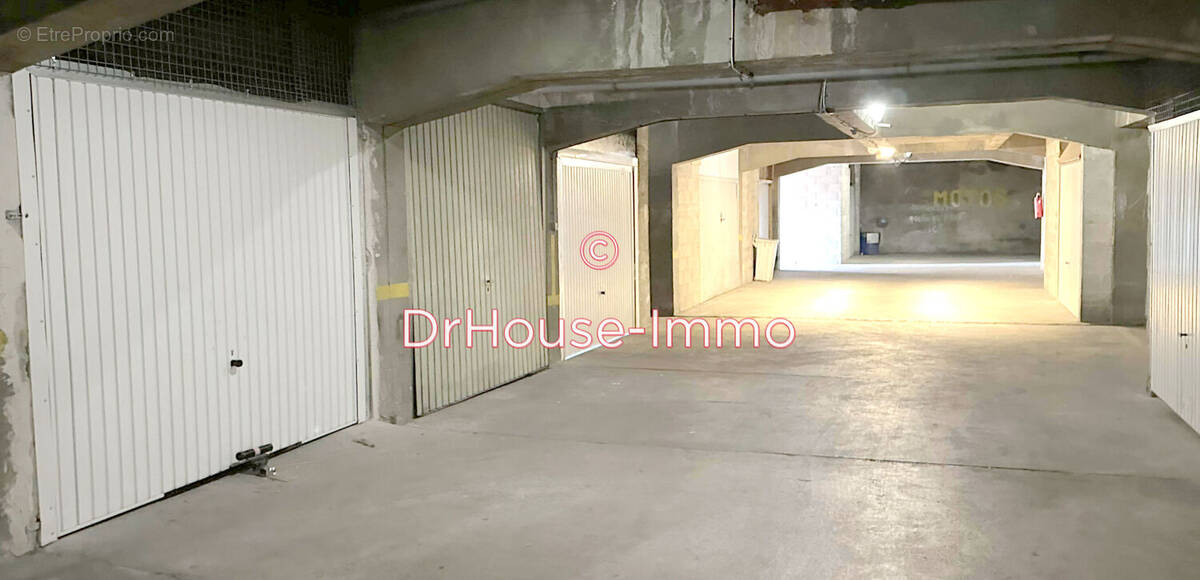 Parking à MARSEILLE-14E