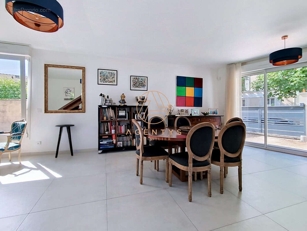 Maison 165 m² à Saint-Maur-Des-Fosses  - photo 4