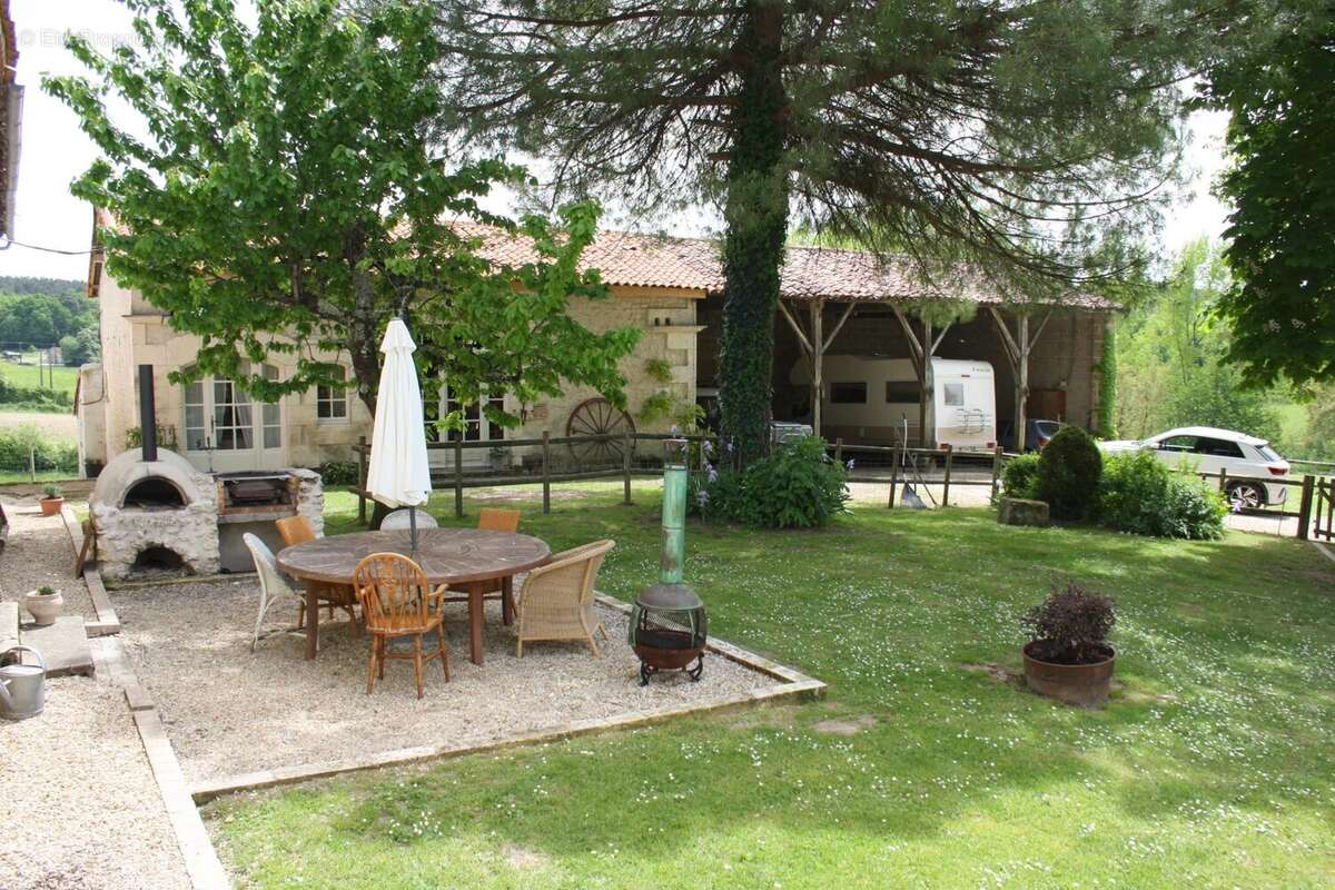 Maison à AUBETERRE-SUR-DRONNE