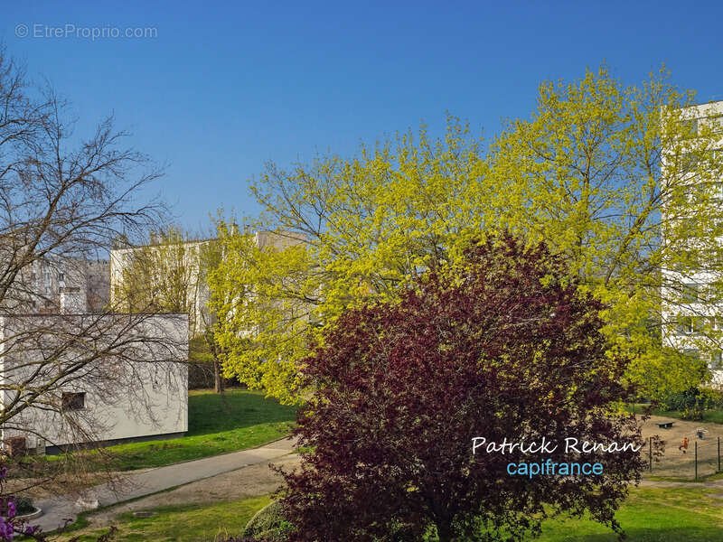 Appartement à LES CLAYES-SOUS-BOIS