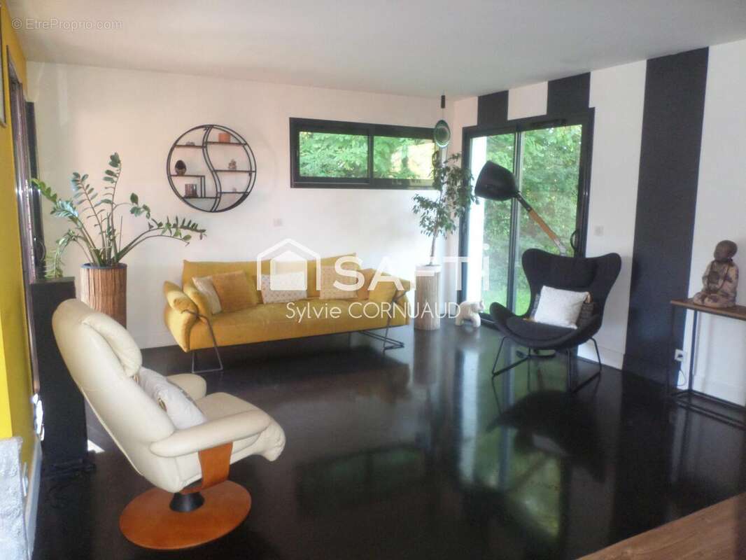 Photo 2 - Maison à BUSSAC-SUR-CHARENTE