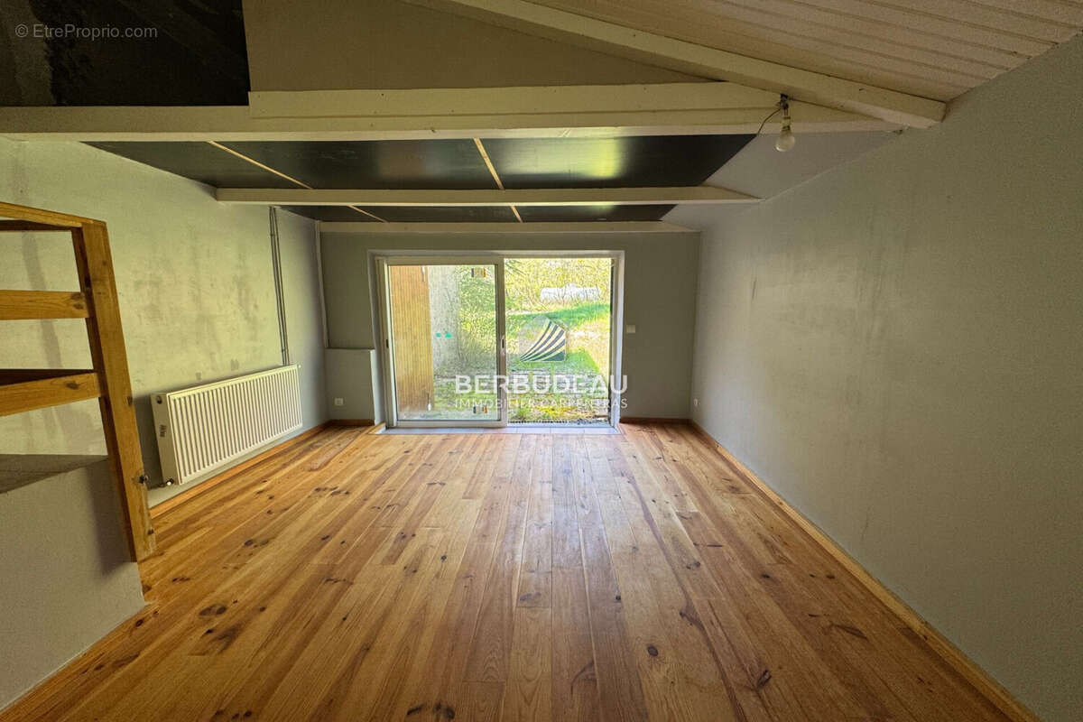 Maison à BARRET-DE-LIOURE