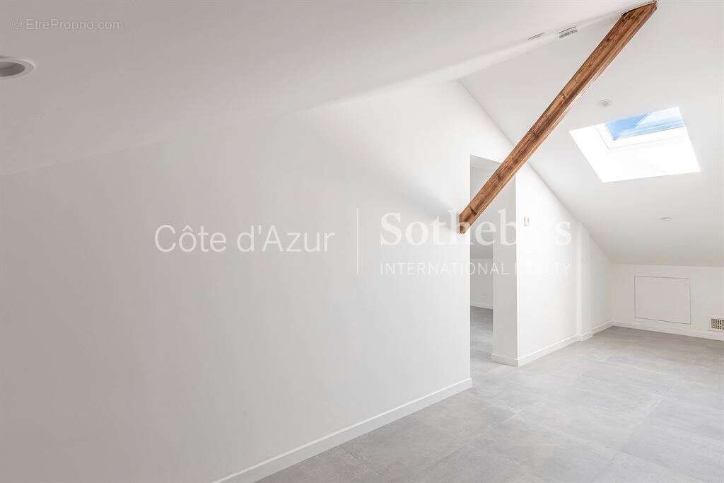 Appartement à ROQUEBRUNE-CAP-MARTIN