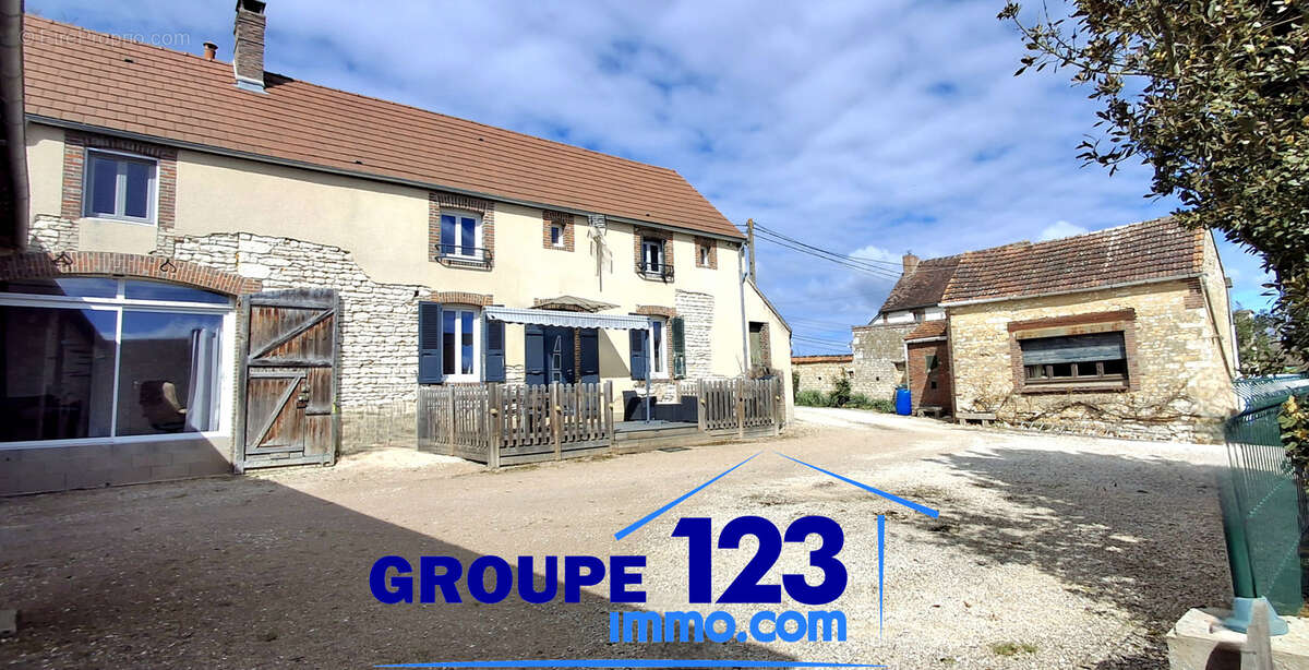 Maison à POILLY-SUR-THOLON