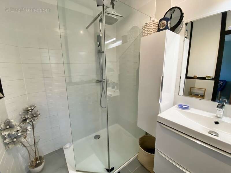 Maison à vendre 5 minutes d’Uzès : Villa lumineuse T5 116 m2 avec piscine, garage, terrain 1200m2 - photo 15