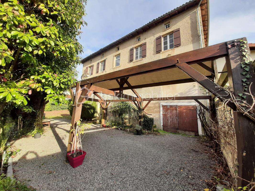 Maison à SAINT-LAURENT-SUR-GORRE