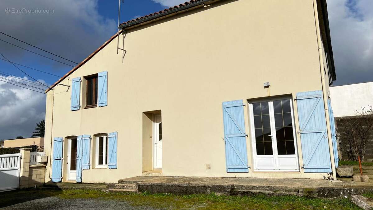 Maison à POUZAUGES