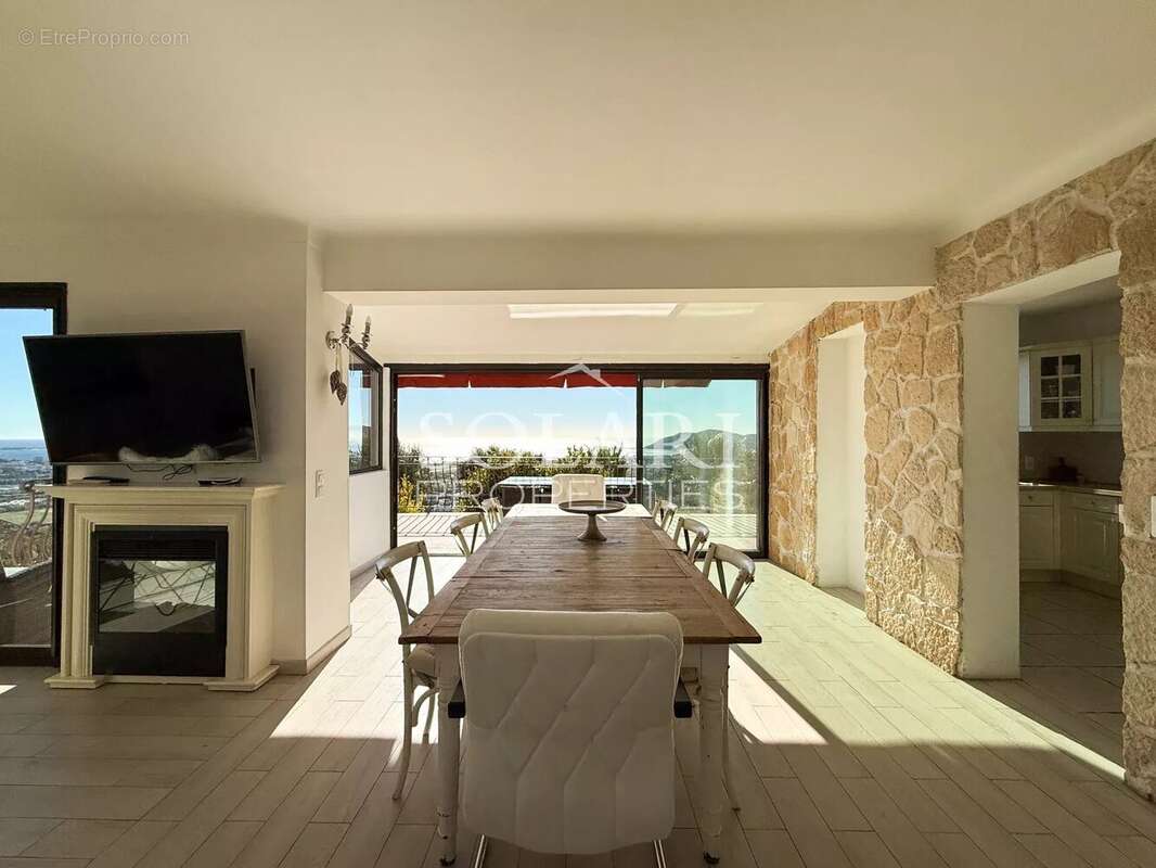 Maison à MANDELIEU-LA-NAPOULE