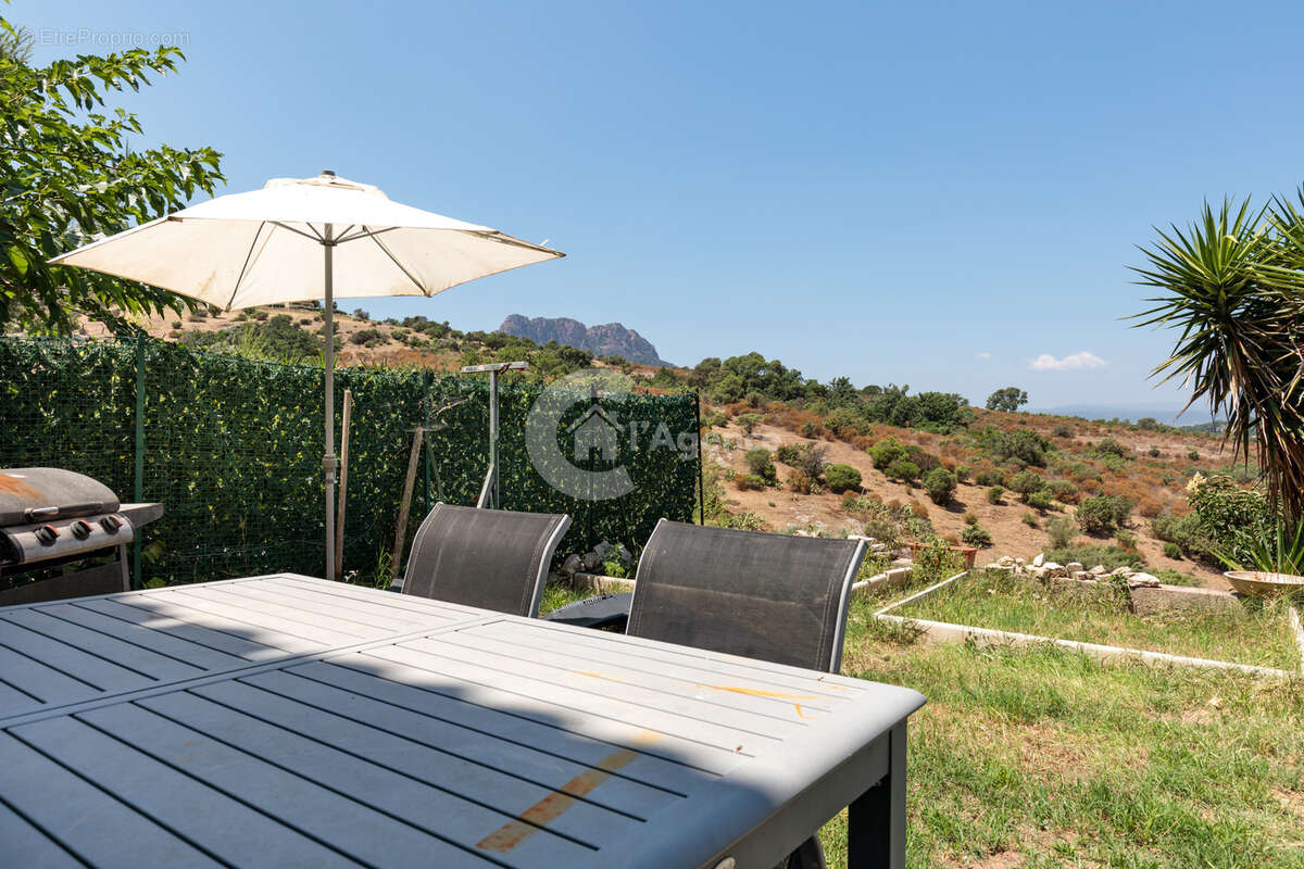 Roquebrune sur Argens - Charmante masion jumelée d'un côté rénovée et avec vue pnaoramique sur Rocher de Roque - photo 18