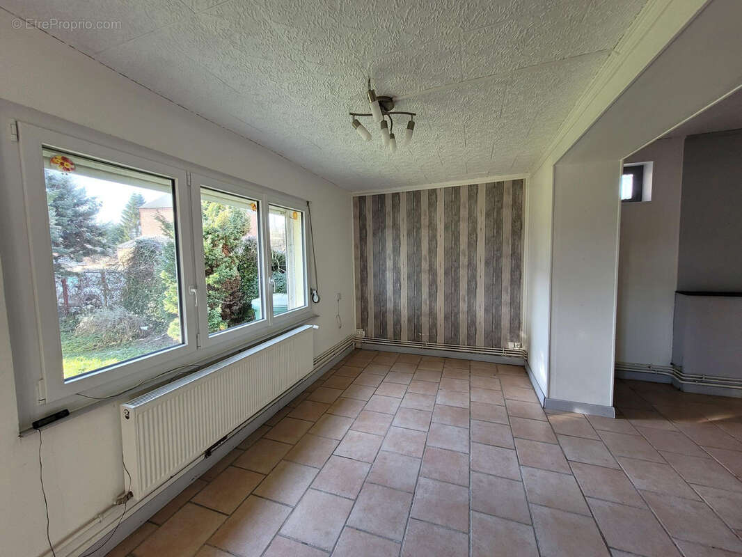 Maison à AVESNES-SUR-HELPE