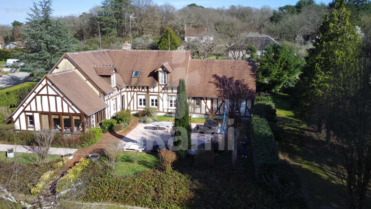 Maison à CHAUMONT-SUR-THARONNE