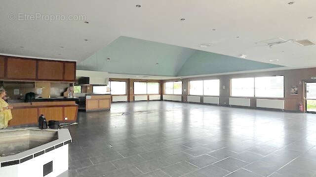 Commerce à PROVILLE