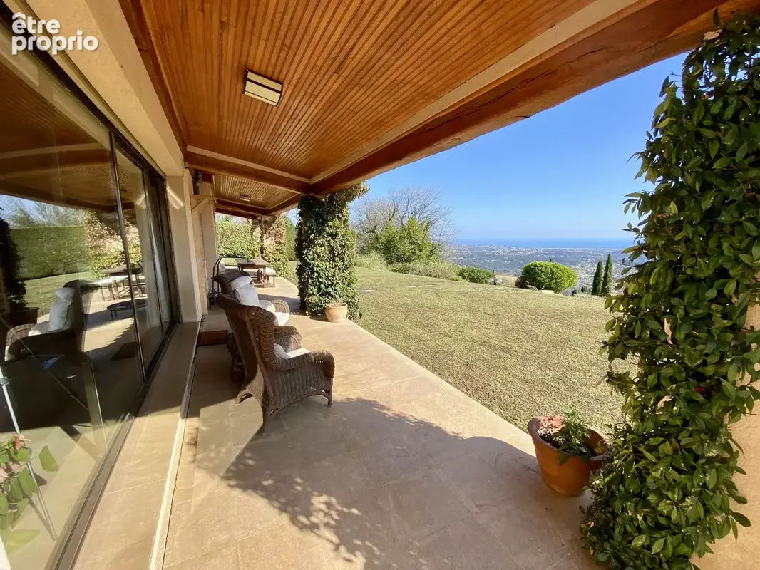 Vue panoramique sur toute la côte d'azur - Villa de 220 m2 avec piscine - photo 9