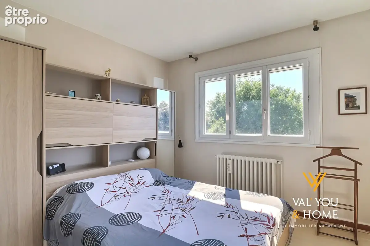 Maison familiale à Saint-Genis-Laval : Volumes généreux, cadre rassurant et transports immédiats - photo 5