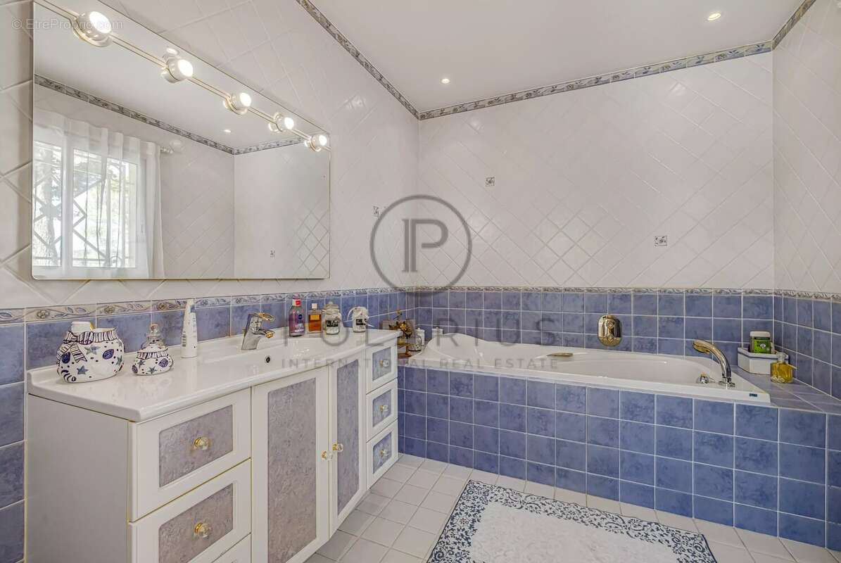Maison à MOUGINS