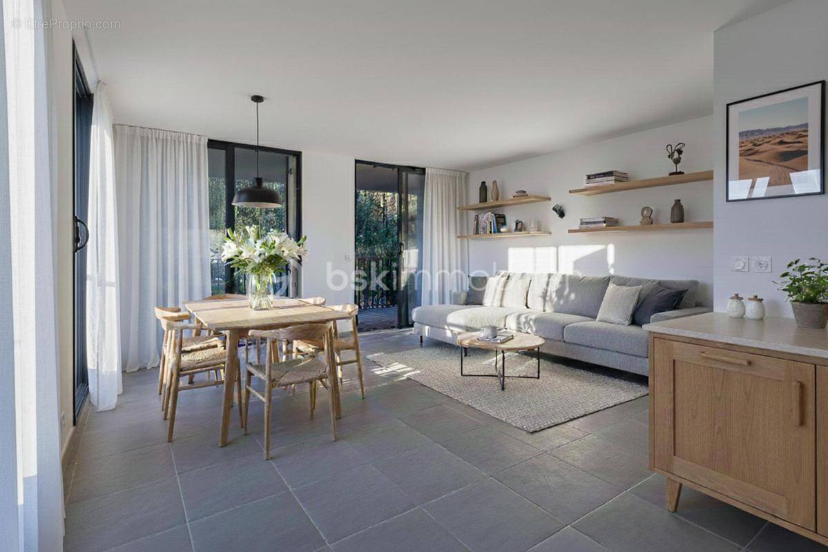 Appartement à BORMES-LES-MIMOSAS