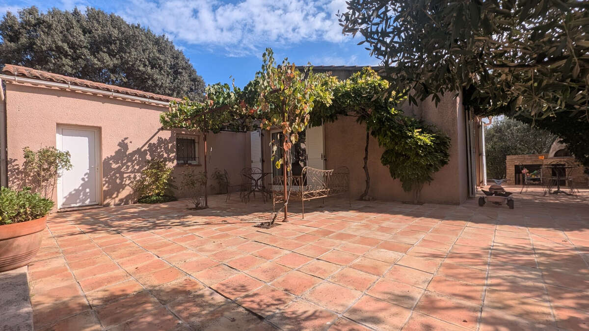 Maison à SAINTE-ANASTASIE-SUR-ISSOLE