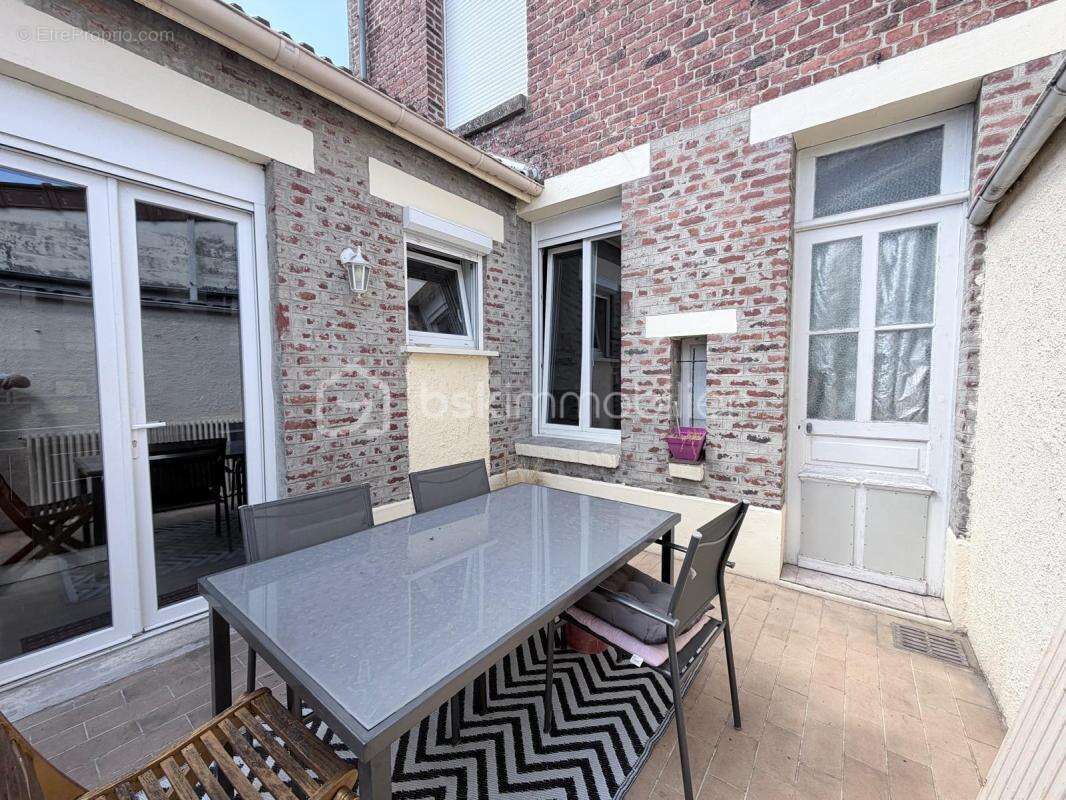 Maison familiale de 107 m² avec garage, jardin et dépendances à Saint-Quentin - photo 5