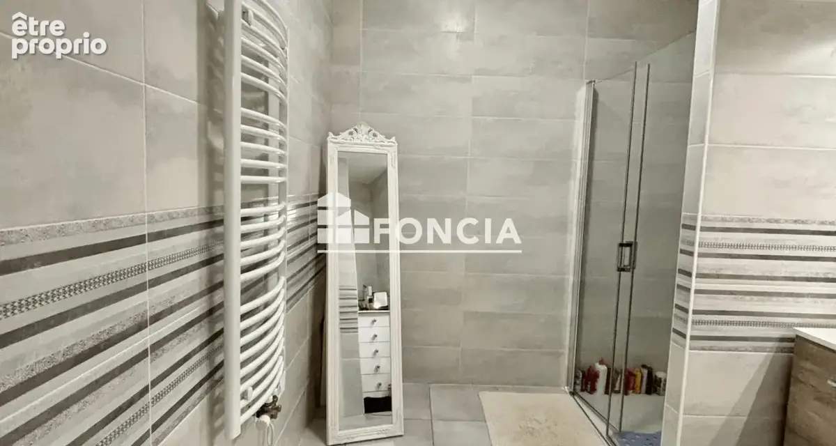 Une adresse privilégiée, un cadre exceptionnel et de beaux volumes ! pour cet appartement - photo 12