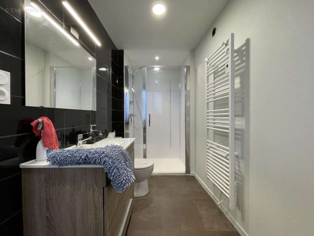 Appartement à VIC-SUR-CERE