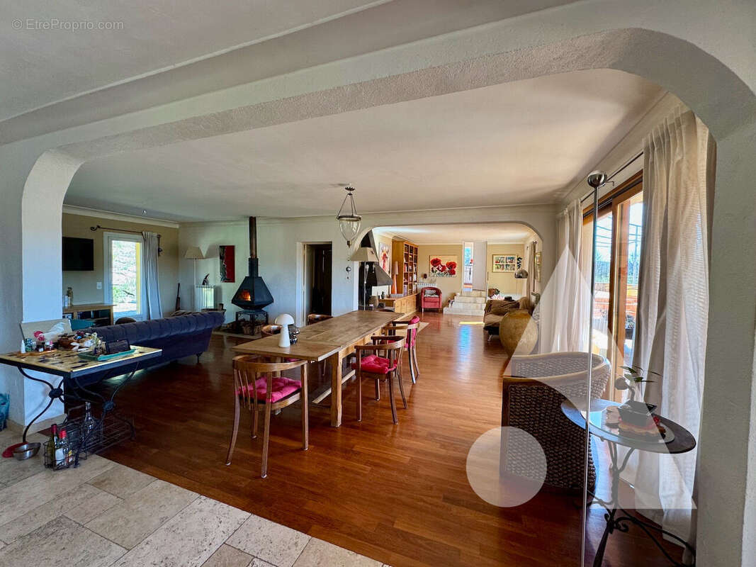 Maison à VILLECROZE