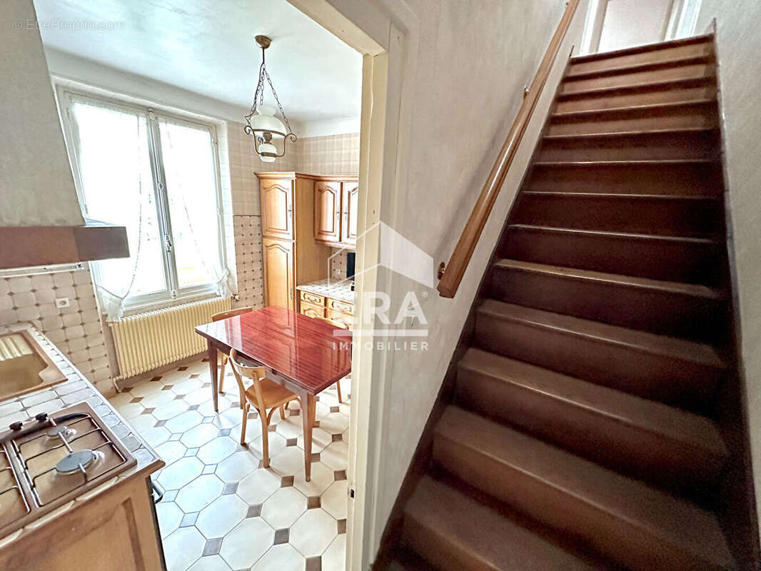 Maison à SAINT-PIERRE-LES-NEMOURS