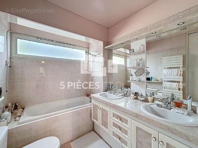 Maison à LA CELLE-SAINT-CLOUD