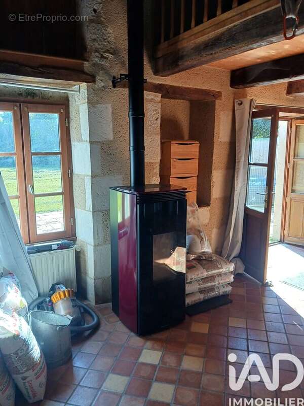 Maison 190 m² à Champagne-Saint-Hilaire  - photo 7