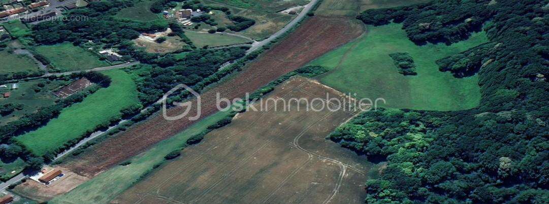 Terrain à SAINTE-GENEVIEVE