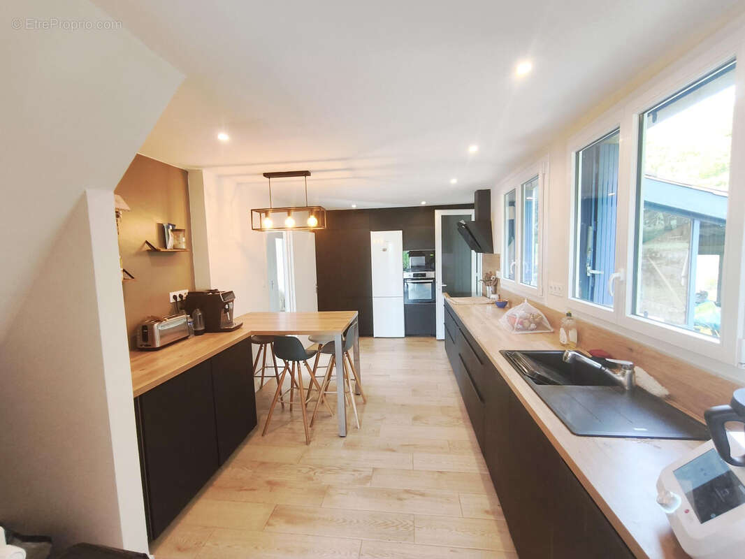 Maison T5 de 151 m2 rénovée en 2020 sur un terrain 8400 m2 - photo 10