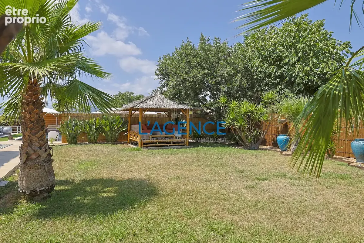 La Crau au Goys Fourniers, belle propriété de 204 m2 sur 1803 m2 de terrain avec piscine. - photo 8