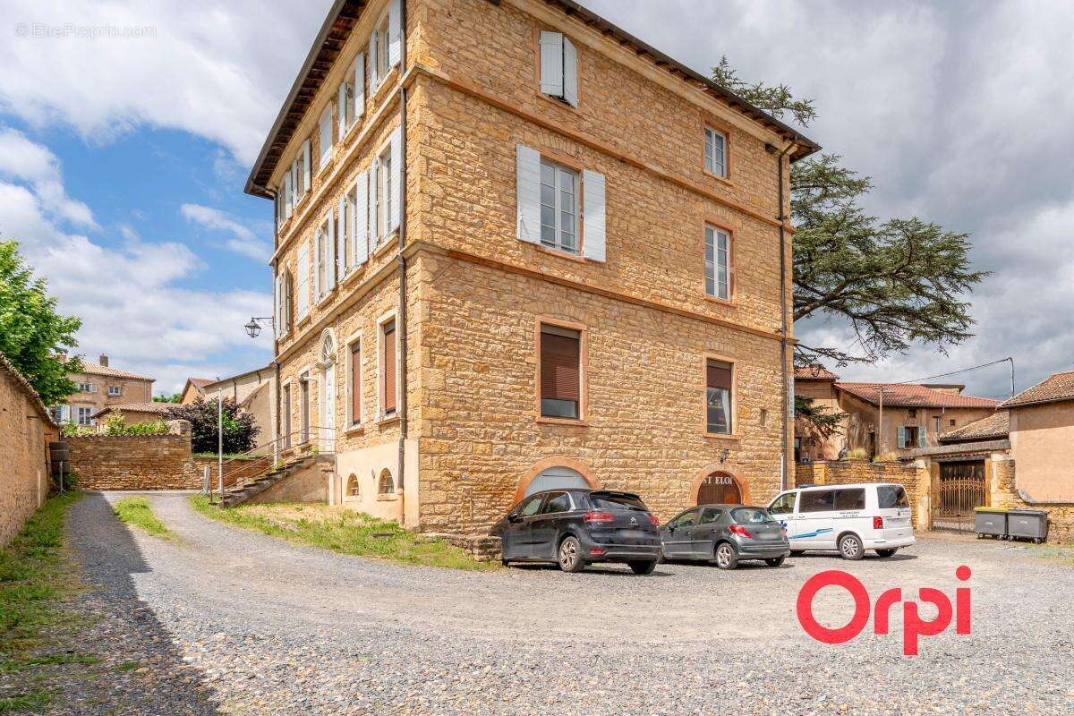 T2 rénové de 40 m² dans une bâtisse en pierres dorées - photo 10