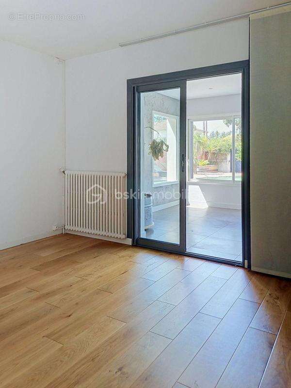 Maison à SAINT-BRES