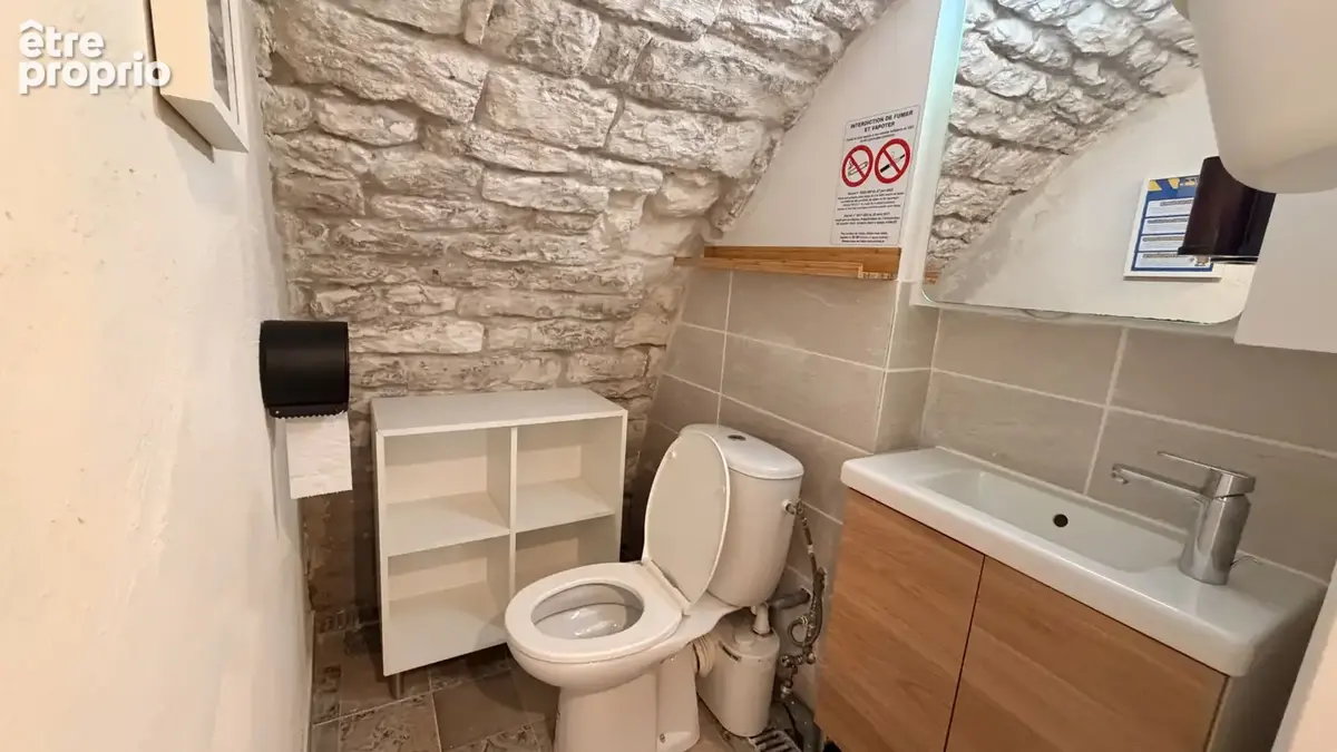 A vendre murs commerciaux vide 24,94 m2 en excellent etat situe rue barbacane a hyeres - photo 13