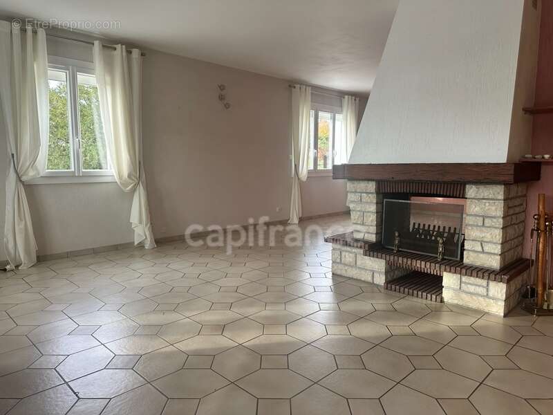 Maison à SAINT-BRIS-LE-VINEUX