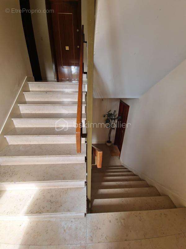 Appartement à LES PAVILLONS-SOUS-BOIS