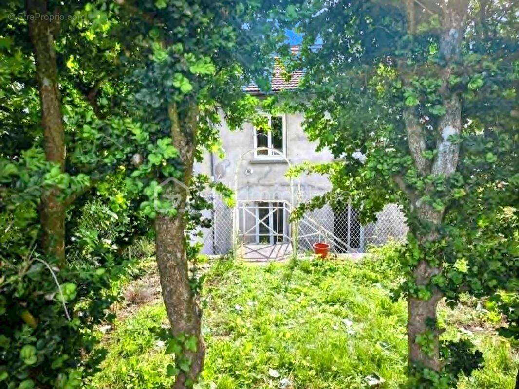 Appartement à NOIRETABLE