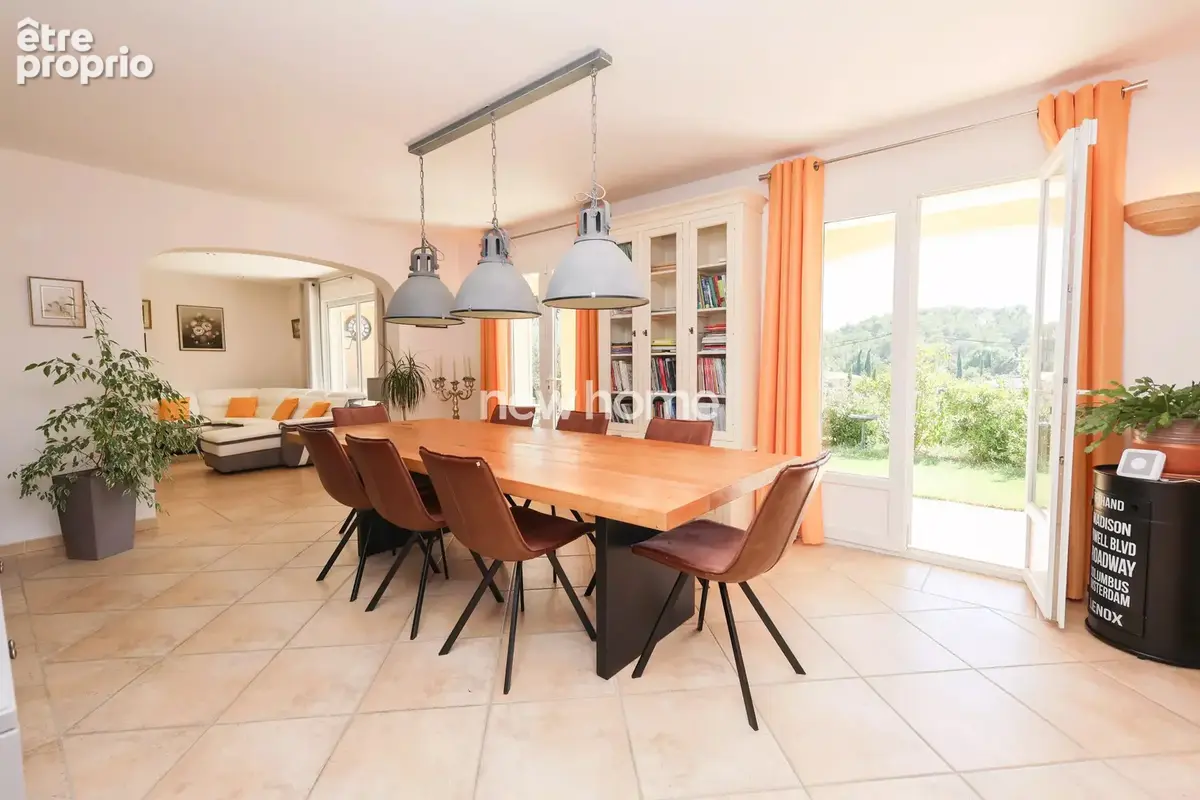 Villa de plain-pied et grande piscine - TBE - photo 12