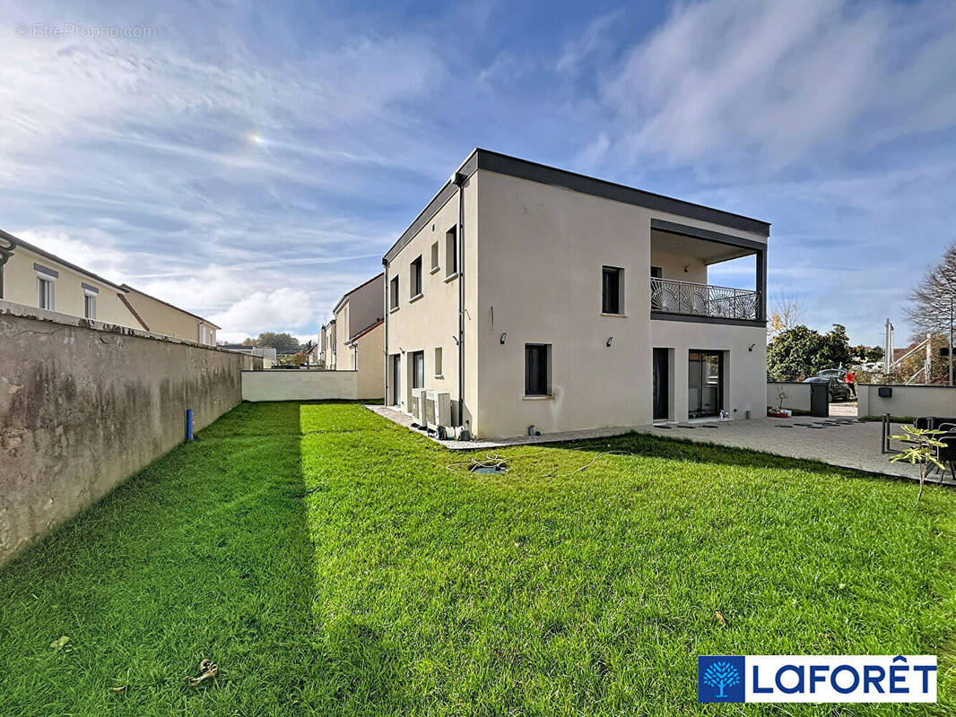 Maison à IS-SUR-TILLE