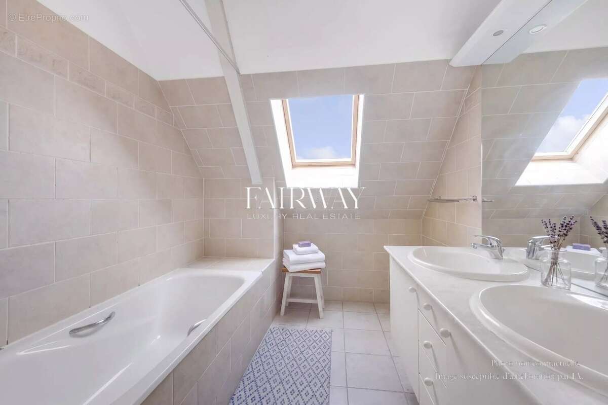 Duplex familial en dernier étage – 3 chambres - Centre-ville de Saint-Germain-en-Laye – 113 m² Carrez - photo 4