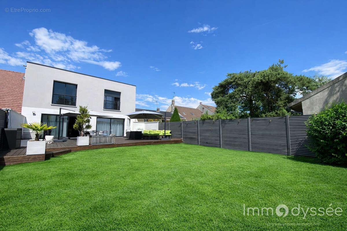 Maison à CHAMPS-SUR-MARNE