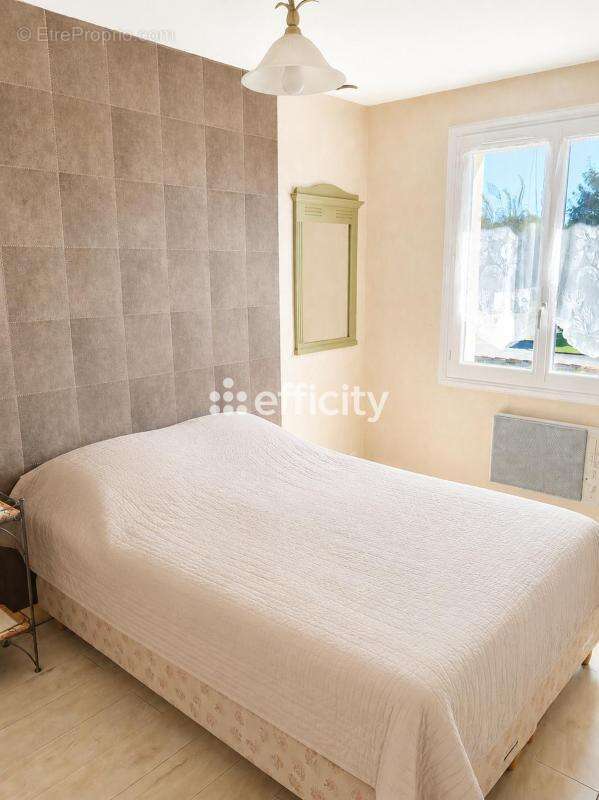 Maison 143 m² à Saint-Georges-De-Rex  - photo 8