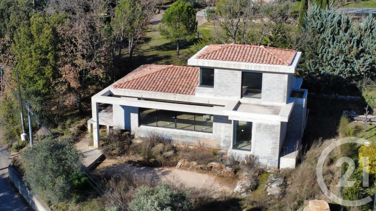Maison à POURRIERES