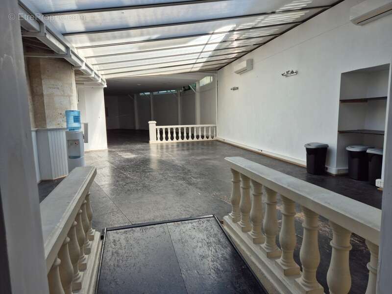 Local Commercial, 220 m2, face hôtel deVille - photo 2